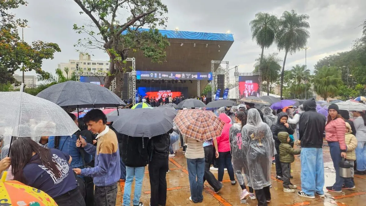 Com chuva para “lavar os pecados”, programação da Marcha para Jesus é mantida