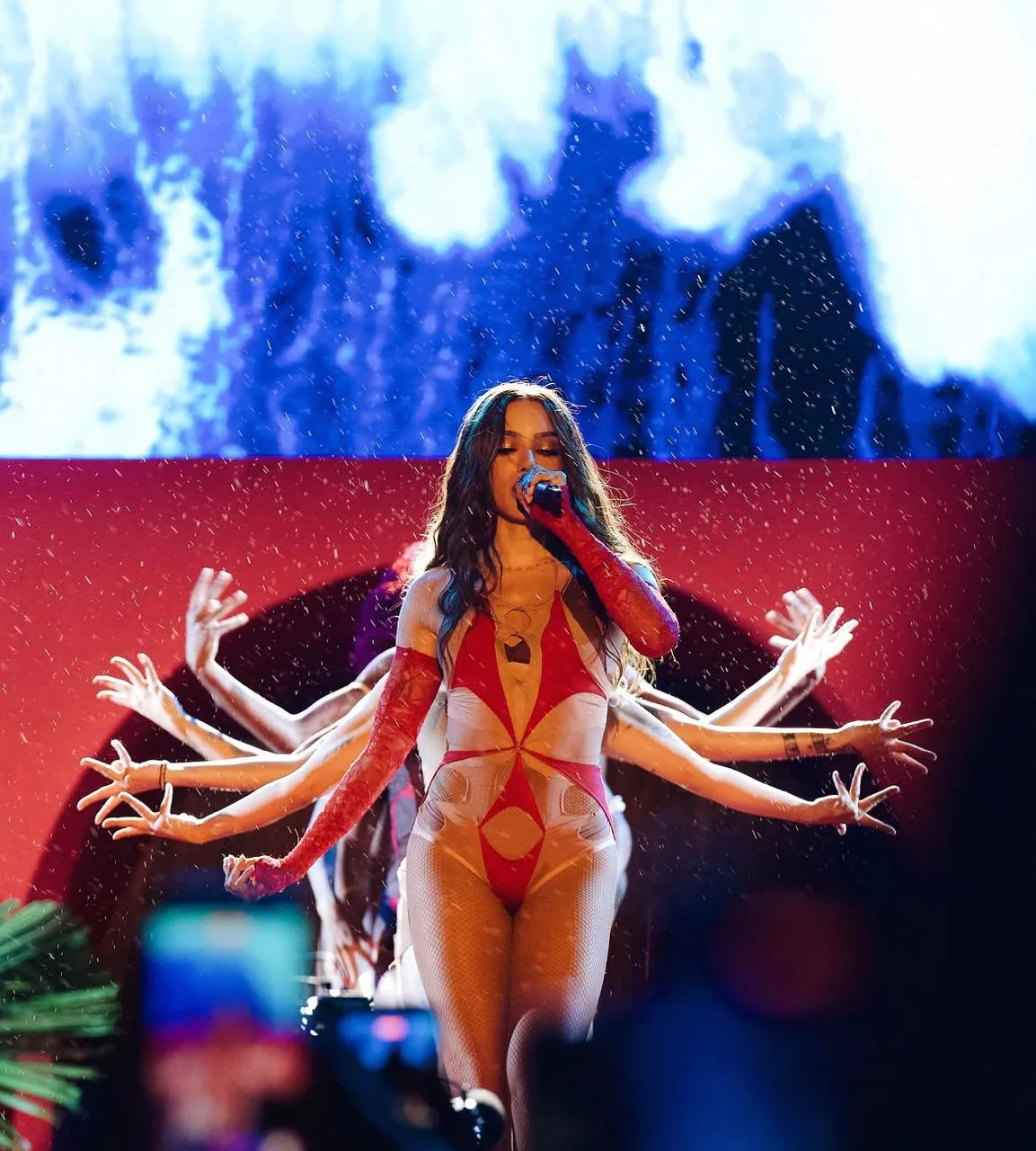 'Equilibrivm' em Salvador: Anitta une grandiosidade e intimismo em maior projeto da carreira