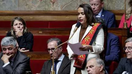 Déplacements d'Édouard Philippe et Sébastien Lecornu à Mayotte : "On voit arriver le Premier ministre les mains vides", dénonce la députée Estelle Youssouffa