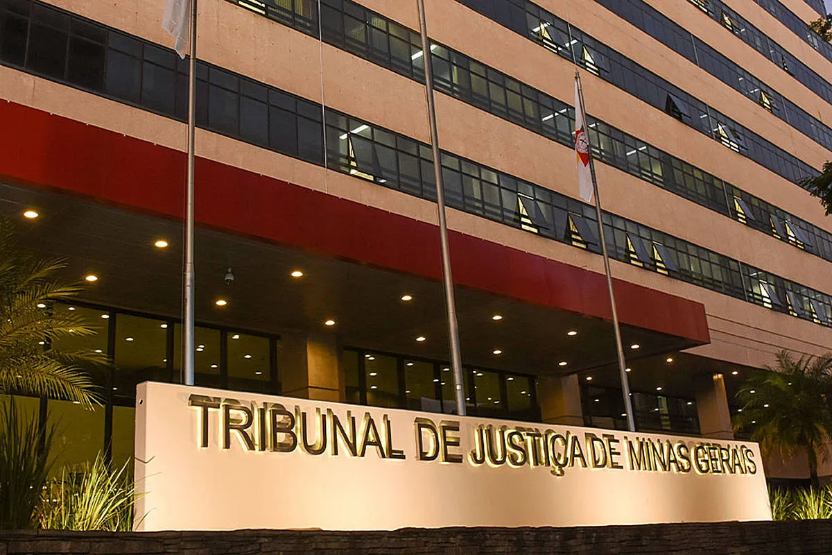 Justiça manda cidade de MG parar com contratações temporárias e fazer concurso