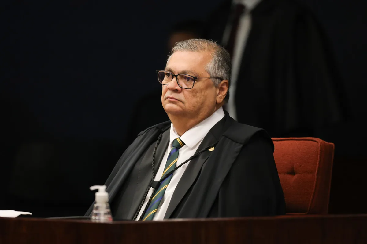 Dino afasta presidente do TCE-MA, ligado a grupo político rival