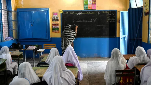 Desabamento em escola no Paquistão mata 17 crianças e um professor