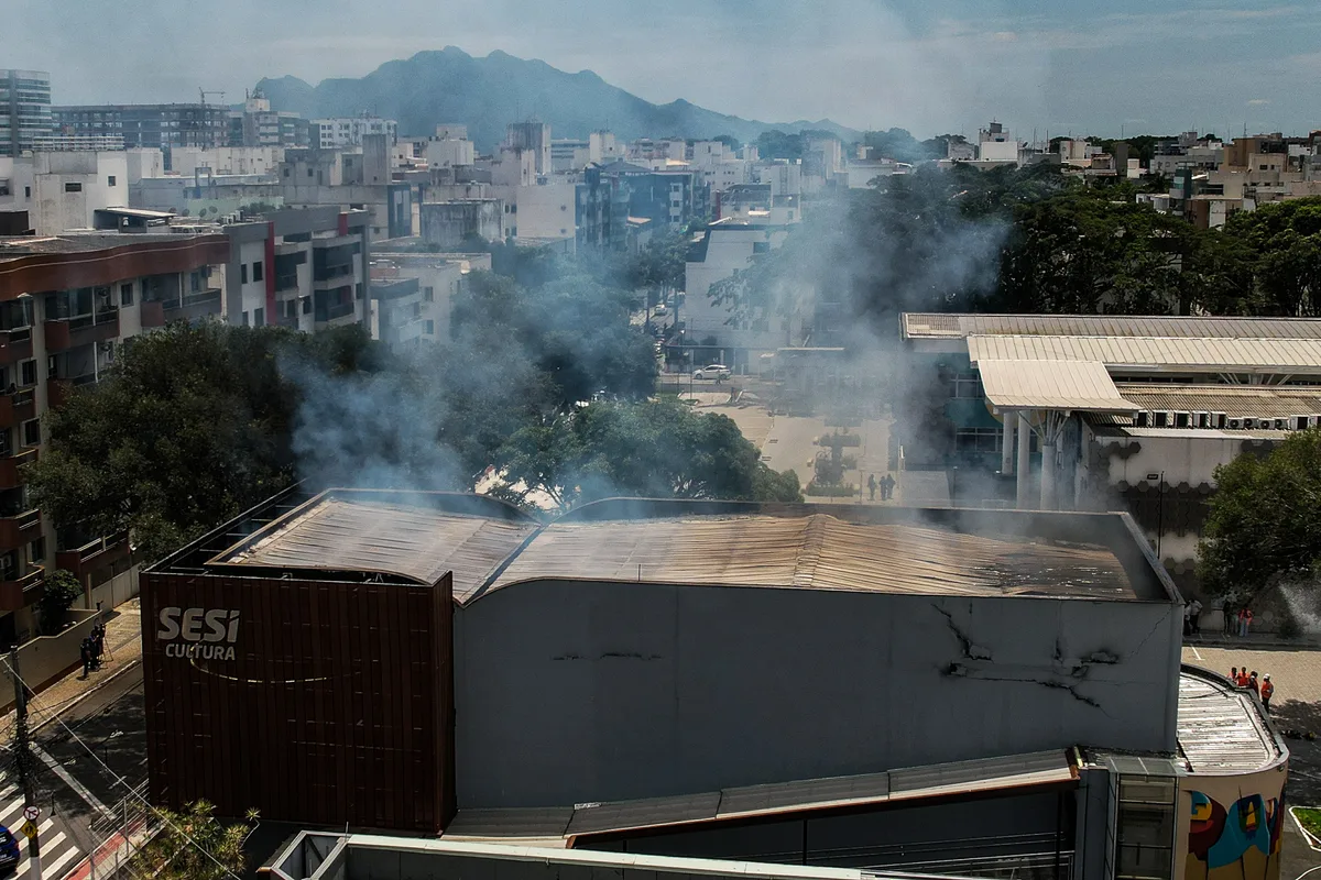 Incêndio no Teatro do Sesi: o que se sabe e o que falta esclarecer
