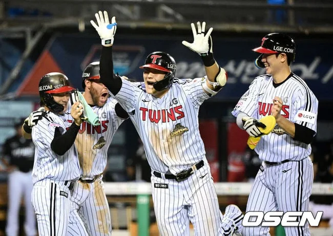 'KT 징크스 깬다'...문정빈 만루 홈런+송찬의 3타점+임찬규 다승 1위, LG 9-1 대승 [잠실 리뷰]