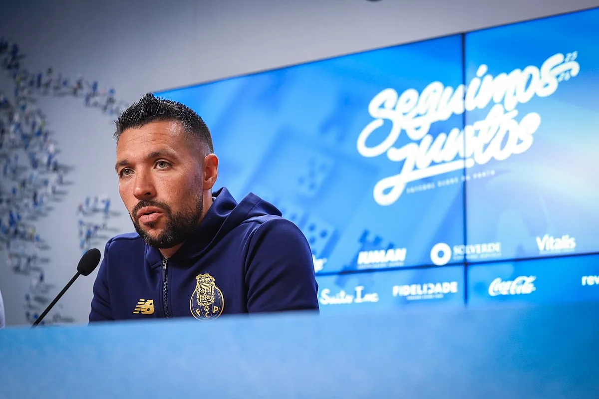 Farioli confirma duas baixas para o FC Porto-Benfica: "Todos os outros estão aptos"
