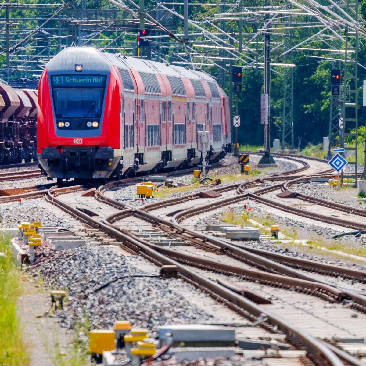 Deutsche Bahn - InfraGo-Chef Nagl: Klare Regelung bei Personen im Gleis für weniger Verspätungen