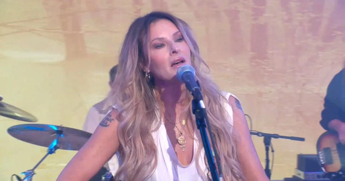 Saturday Sessions: Elizabeth Cook performs "Sunset Promenade"