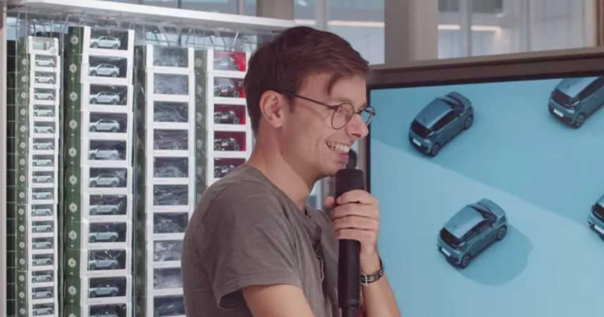 Emilien des “12 coups de Midi” teste ses connaissances au Salon de l’Auto (et vous allez être surpris)