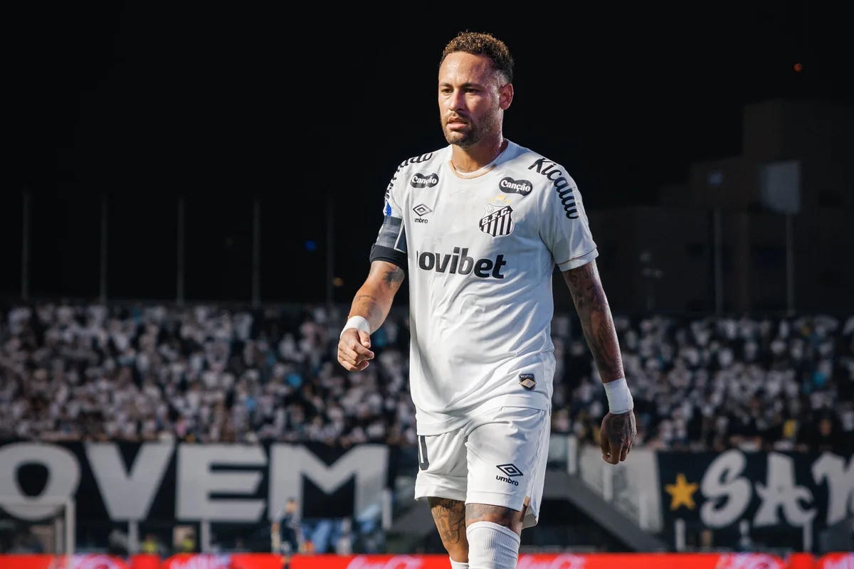 Neymar reclama da torcida do Santos e diz que Vila Belmiro não é 'alçapão'