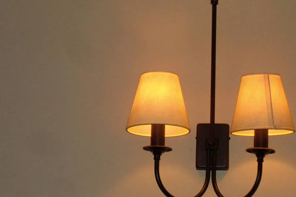 Fim à lâmpada branca? Geração Z quer levar luz baixa até aos escritórios