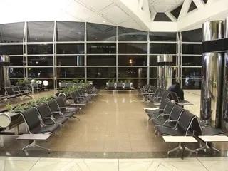 L’aéroport de Ryad en Arabie saoudite évacué, une frappe aurait fait plusieurs blessés sur place