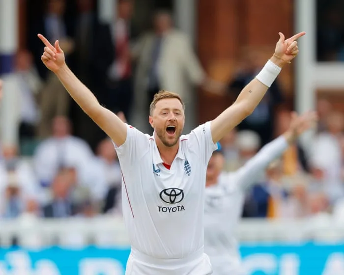 Olé for Robinson as England take firm control of Lord’s Test against Pakistan