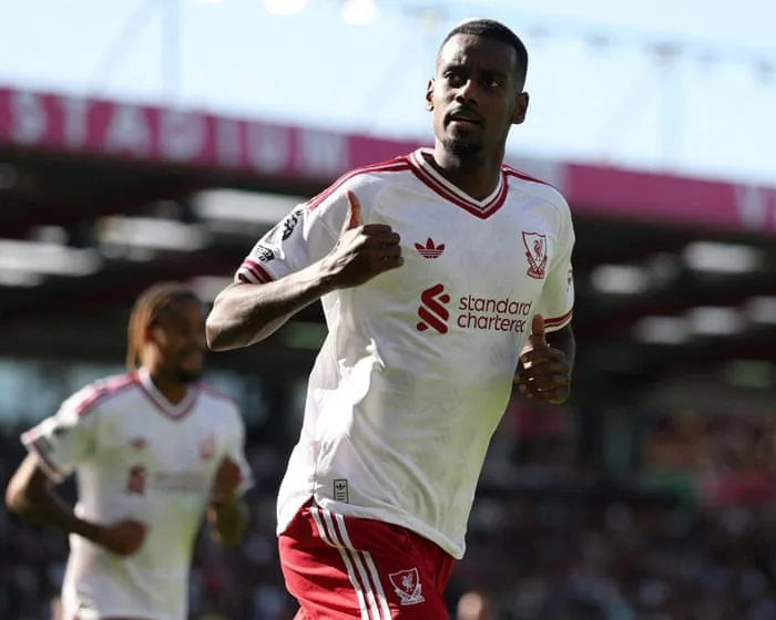 Alexander Isak edges Liverpool to victory on Iraola’s return to Bournemouth