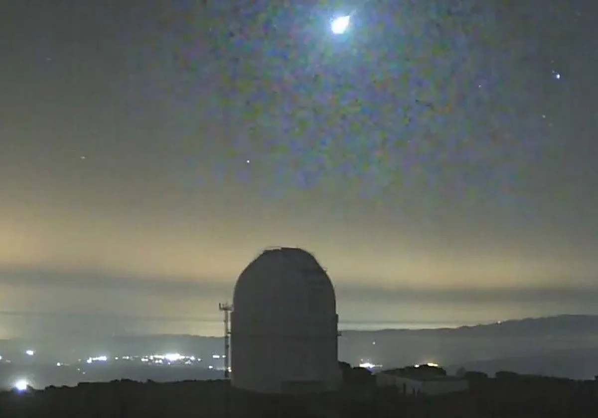 Una gran bola de fuego cruza el cielo de Andalucía a 77.000 km/h