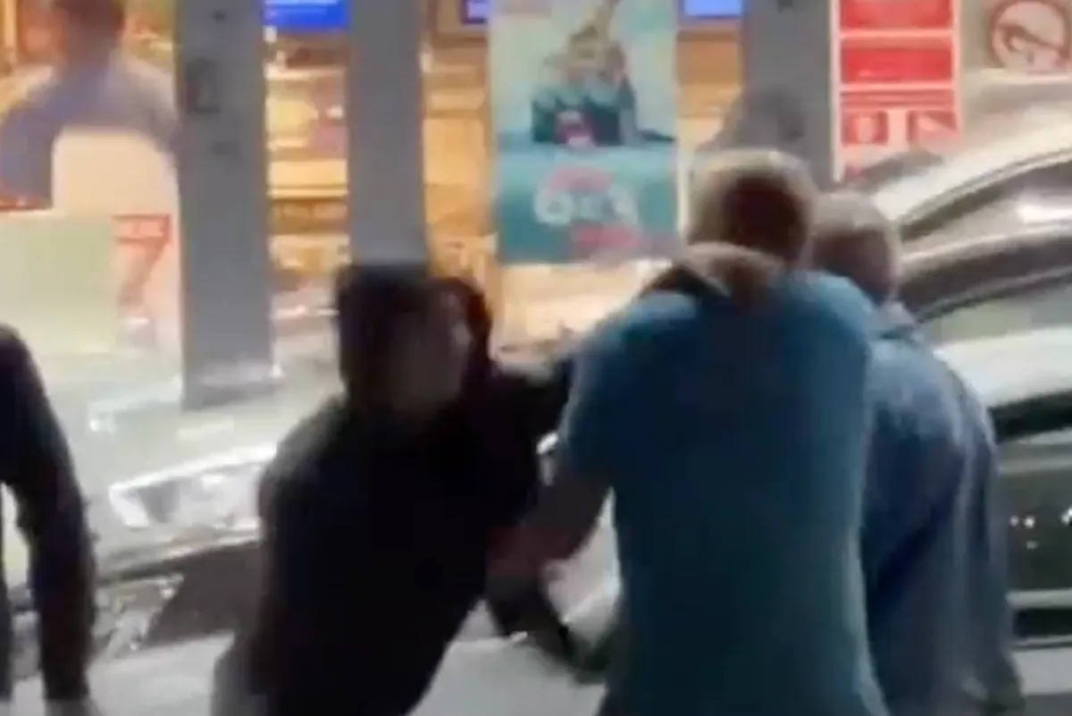 Putin arrests Russians for complaining about fuel shortages as fighting breaks out at petrol stations