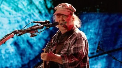 Ouça a nova gravação de Neil Young de uma música que ele escreveu originalmente quando era adolescente, em 1965