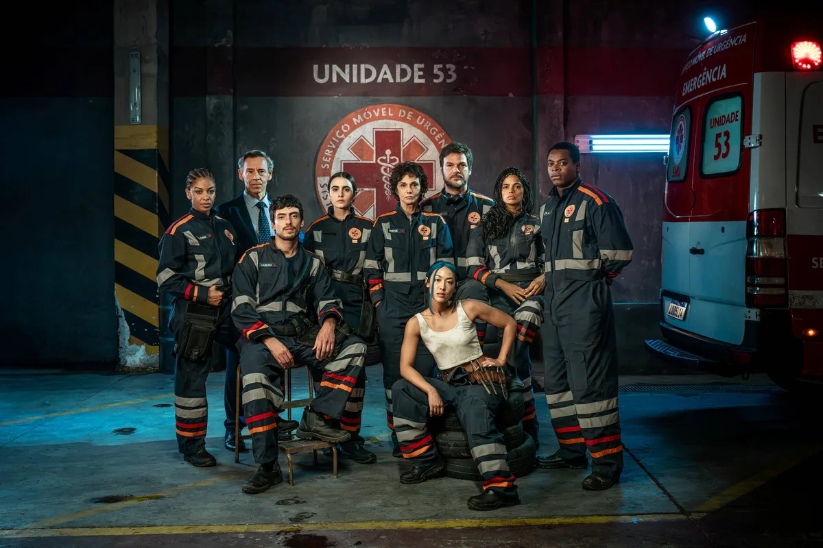 Elenco de 'Emergência 53' celebra estreia da série em festa em São Paulo