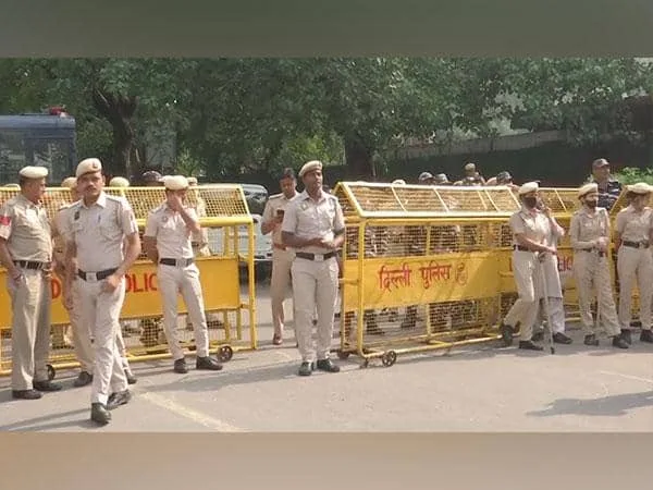 Delhi school in Mayur Vihar gets bomb threat call, search underway