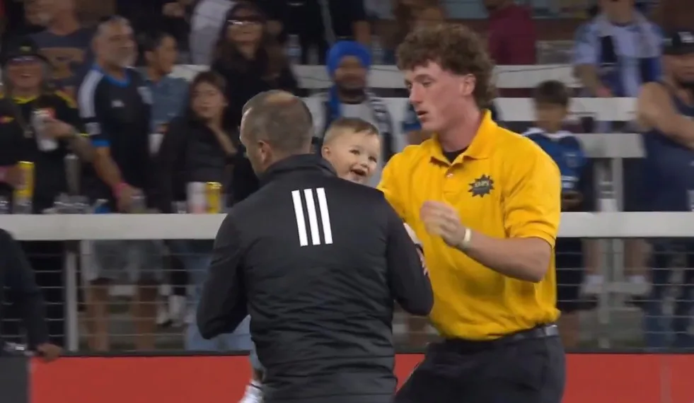 Alerta de fofura! Bebê invade o campo em jogo da MLS