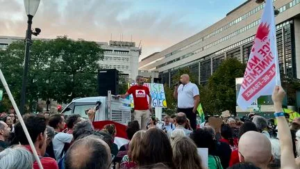 "Cet attelage, je n'avais jamais vu ça" : après l'été caniculaire, pompiers, infirmiers et associations environnementales réunis pour dénoncer l'inaction climatique