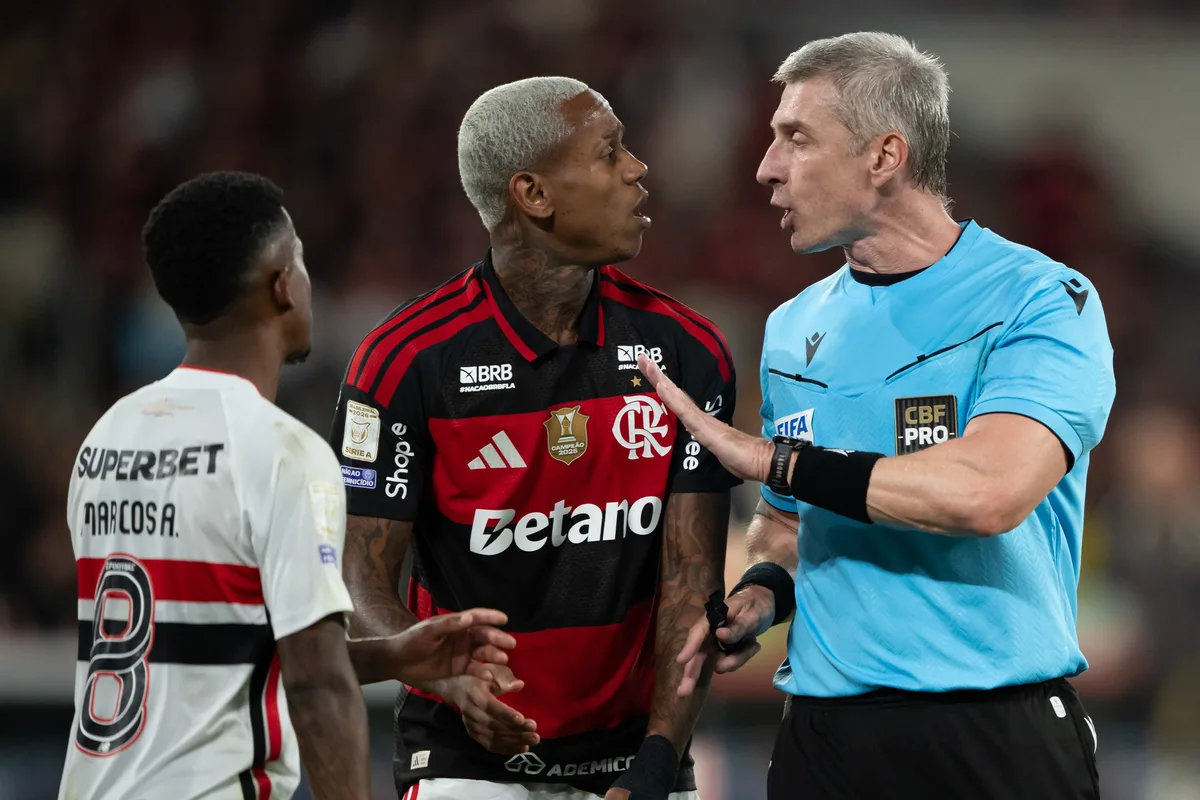 Bragantino fecha acordo com Flamengo e encaminha contratação de Wallace Yan