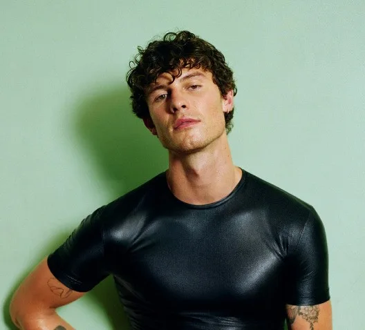 Shawn Mendes monta estúdio no Brasil e prepara novo álbum