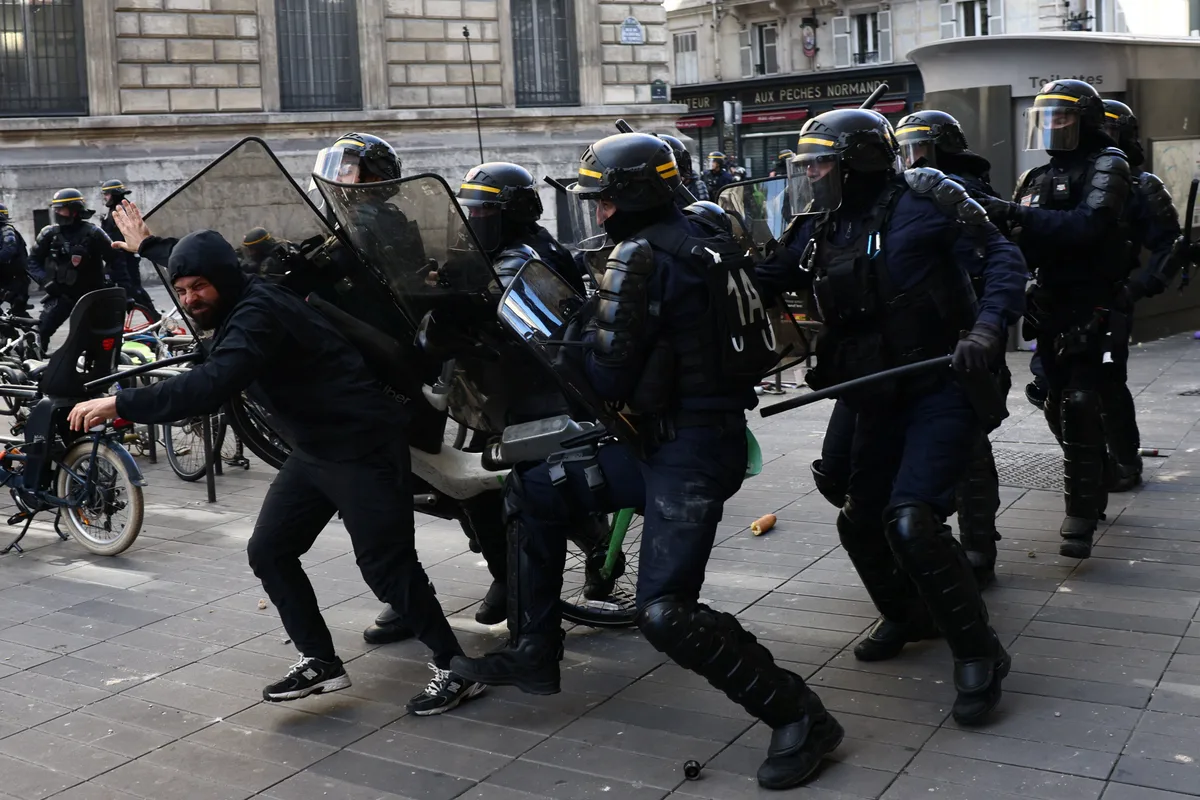 El gobierno de Francia reportó más de 1.800 detenidos durante las violentas protestas del sábado