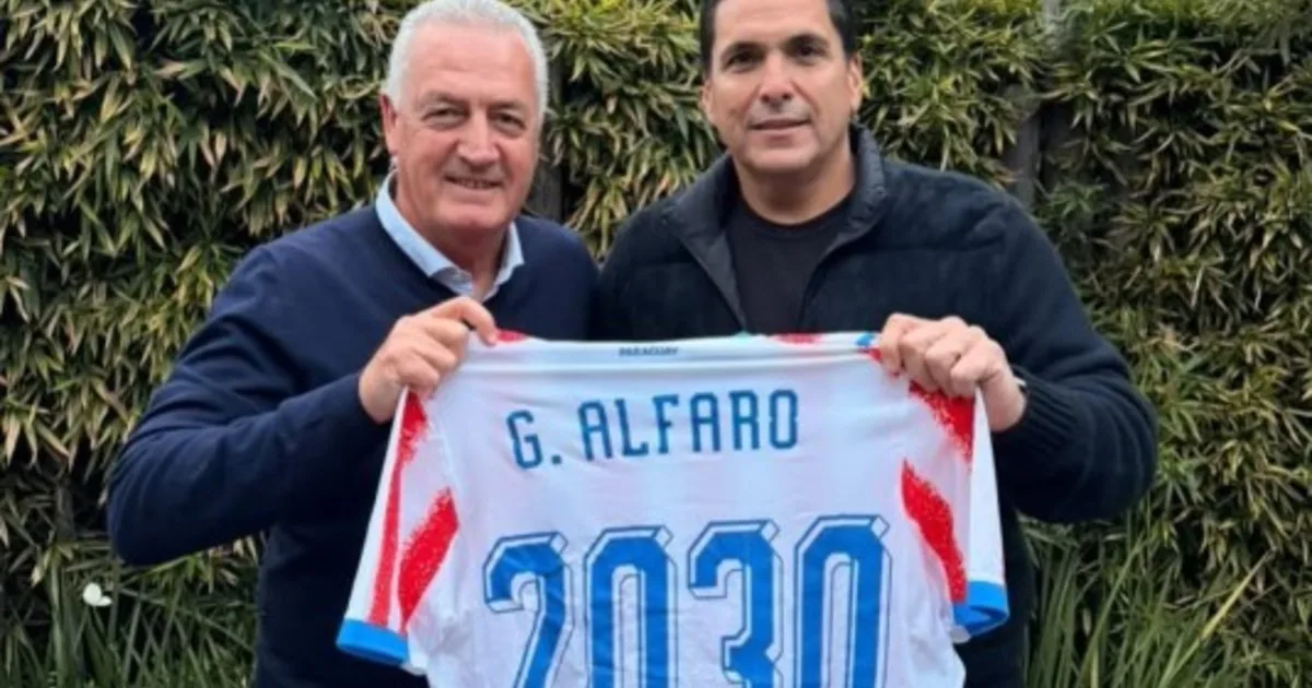 Gustavo Alfaro seguirá haciendo historia con Paraguay: renovó su contrato y dirigirá a la Albirroja hasta el Mundial 2030