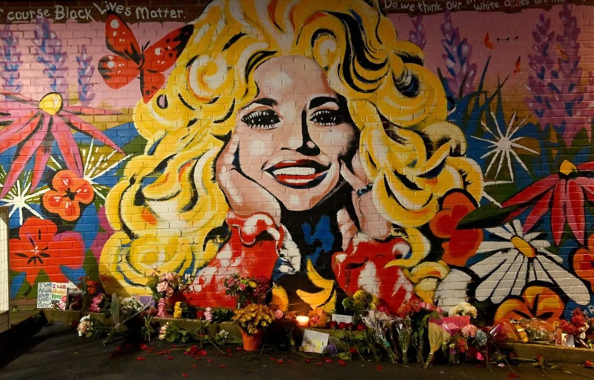 Taylor Swift, Jeff Bezos, Beyoncé, Donald Trump… Comment Dolly Parton a mis tout le monde d’accord aux Etats-Unis ?