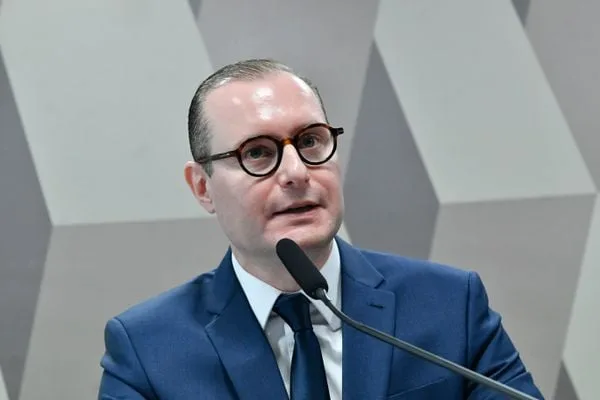 Zanin refaz pedido de acesso a celular de Vorcaro e Moraes diz que Mendonça protege 'grupo político'