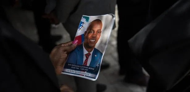 Dezoito suspeitos de matar presidente do Haiti chegam a Miami, nos EUA