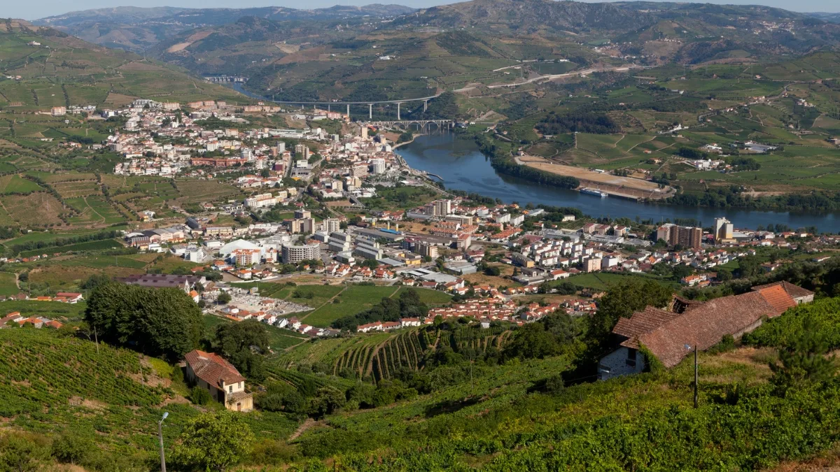 Quer morar em Portugal? Programa paga até R$ 22,5 mil para quem escolhe se mudar para o interior