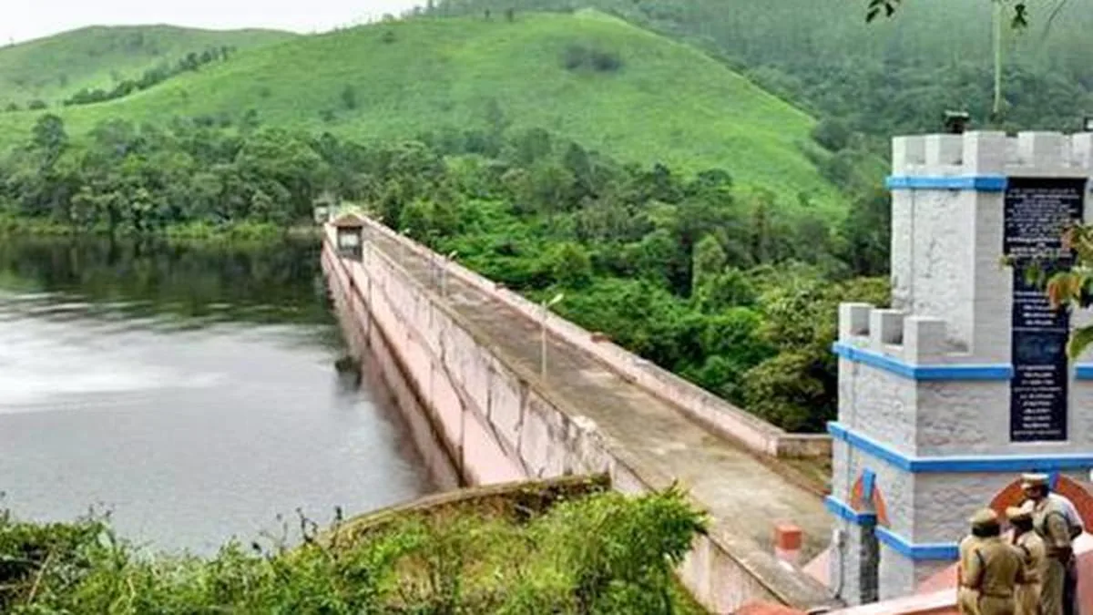 Water level in Mullaperiyar dam stands at 122.30 feet