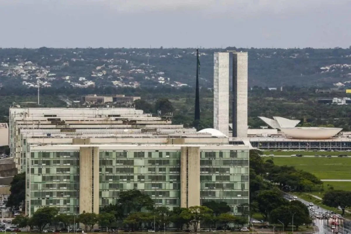 Sem acordo para taxa das blusinhas, Congresso instala comissões de MPs
