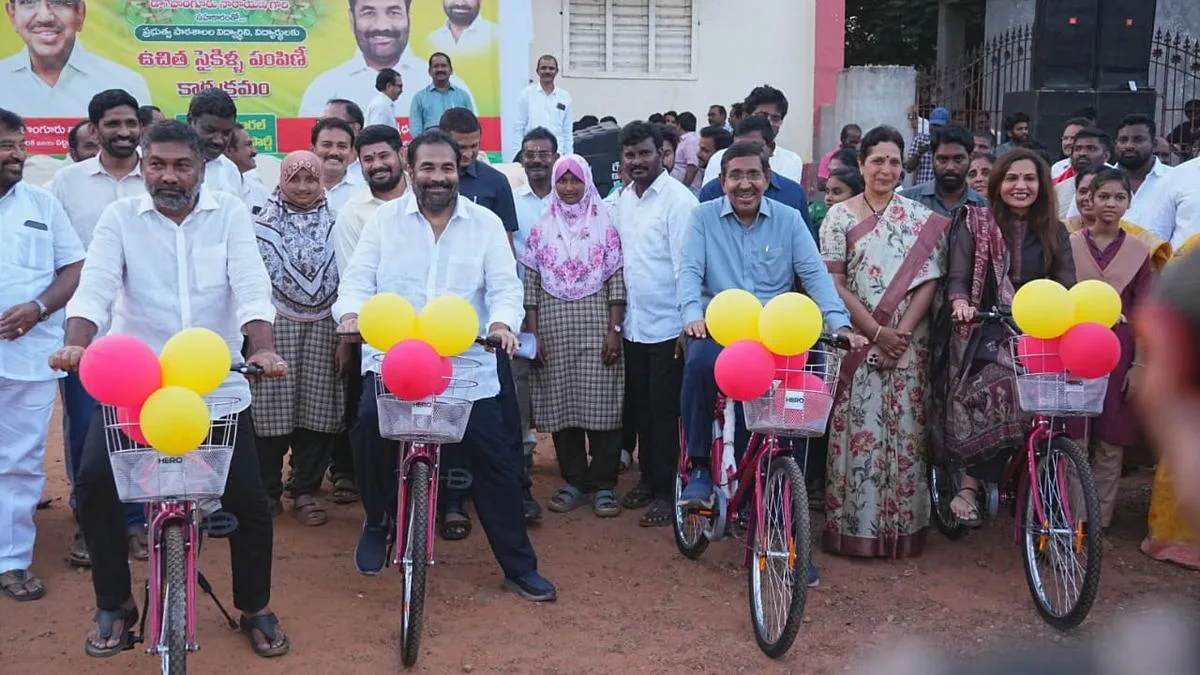 Narayana distributes 1,320 free bicycles to Nellore students
