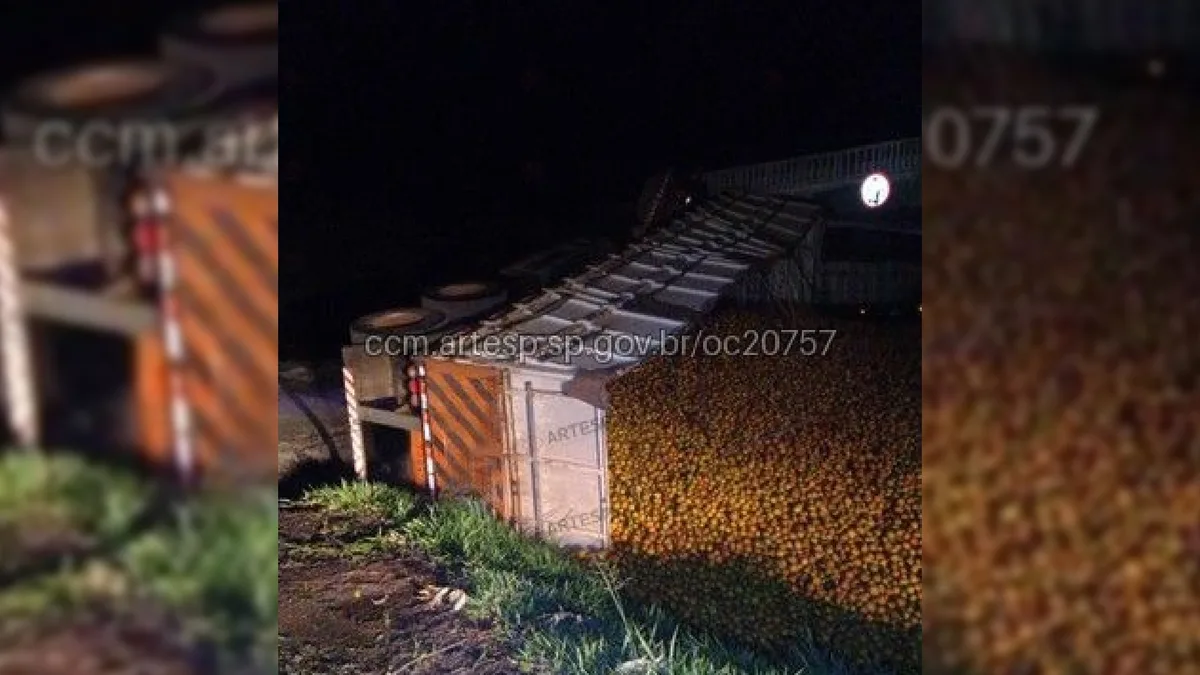 Carreta carregada com laranjas tomba e interdita alça de acesso da Rodovia Castello Branco em Itatinga
