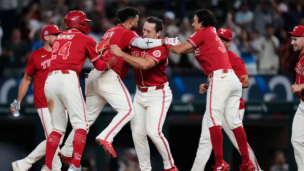 American League wild-card roundup: Blue Jays fall 1.5 games back of Rangers