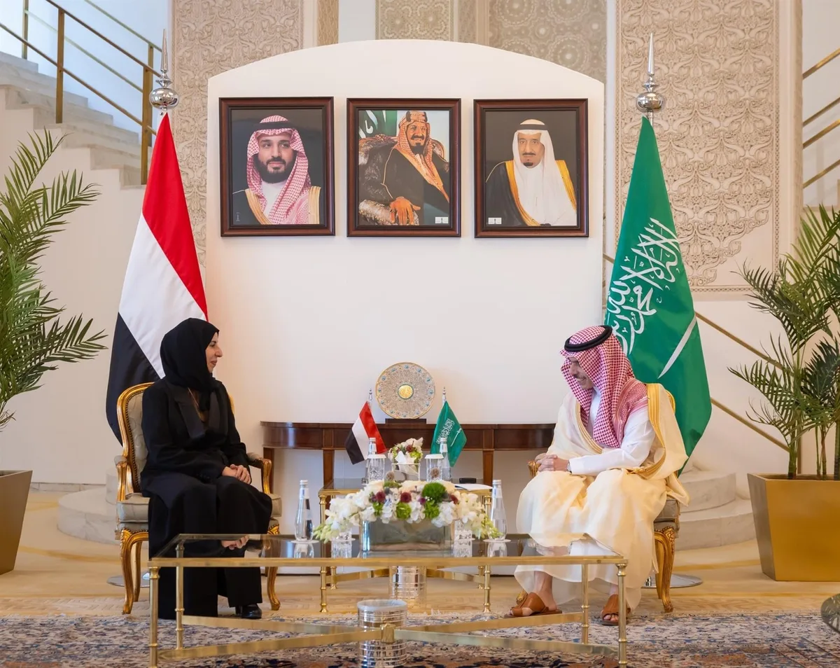 Yemen reitera ante Riad su condena de los "atentados terroristas hutíes" contra Arabia Saudí