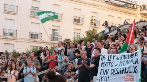 "Hay muchas formas de matar a una persona": Sevilla se solidariza con todas las Maricarmen