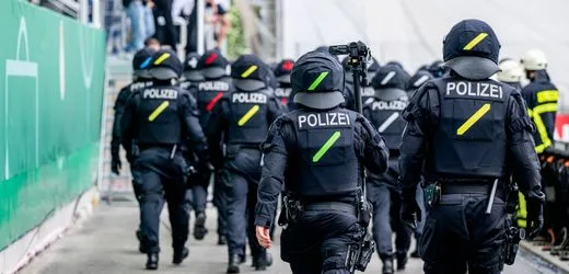 Fußball: DFB will Kosten für Polizeieinsätze an Vereine weitergeben