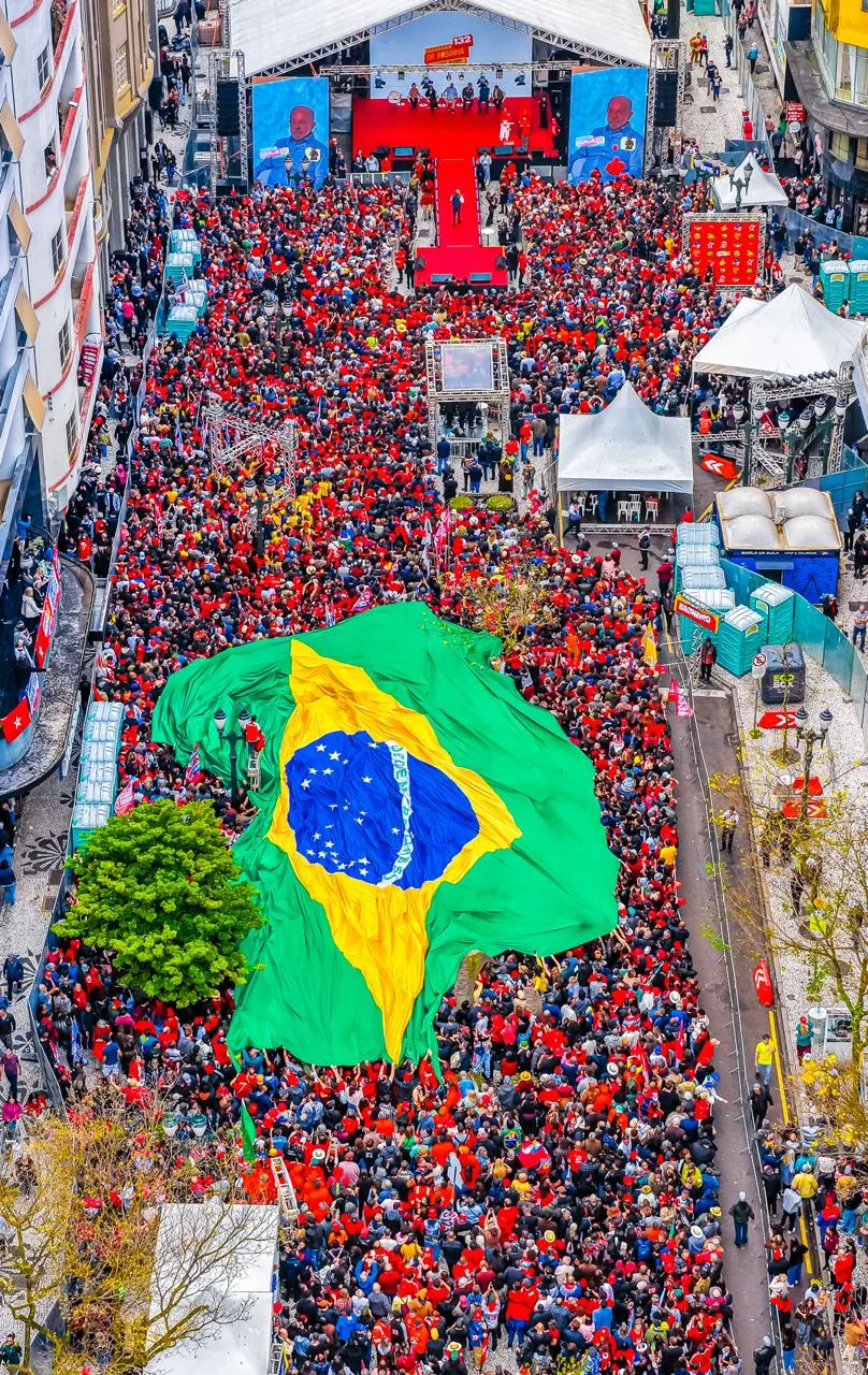 A força da união na Boca Maldita em Curitiba