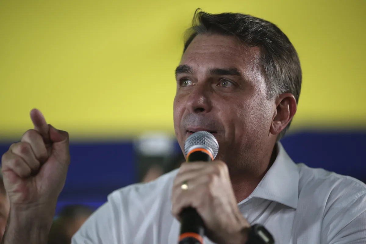 Como funciona o reajuste das aposentadorias e do BPC, tema da campanha de Flávio