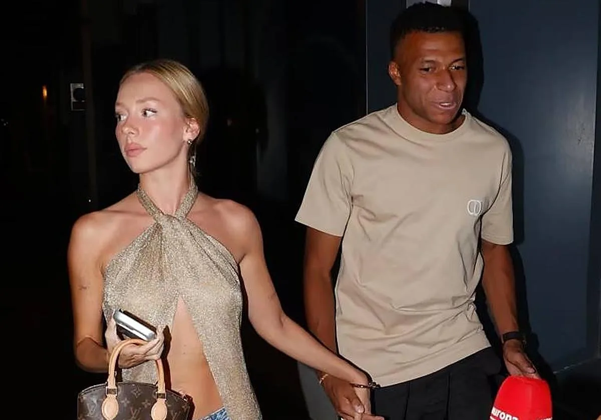 Paseo y cena romántica por Madrid: Ester Expósito y Kylian Mbappé abandonan la discreción y se dejan ver en la capital