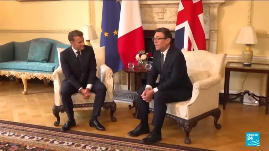 Royaume-Uni : premier entretien Burnham-Macron pour "renforcer" les relations