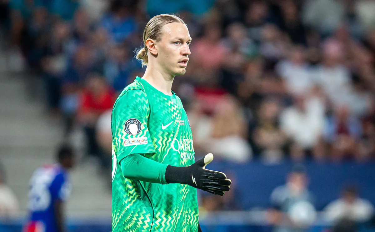 Матвей Сафонов попал в топ-10 лучших вратарей мира по версии ESPN