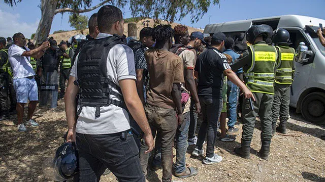 Autoridades marroquinas detêm quase 300 migrantes que tentavam chegar a Ceuta