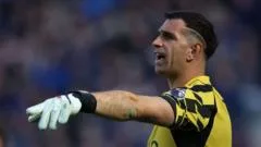 Martinez 'back in a few weeks' after operation