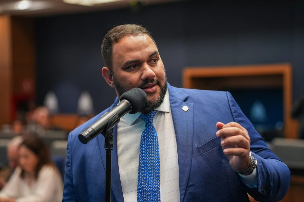 Preso por suspeita de desvios na Educação, deputado Thiago Rangel renuncia ao mandato na Alerj