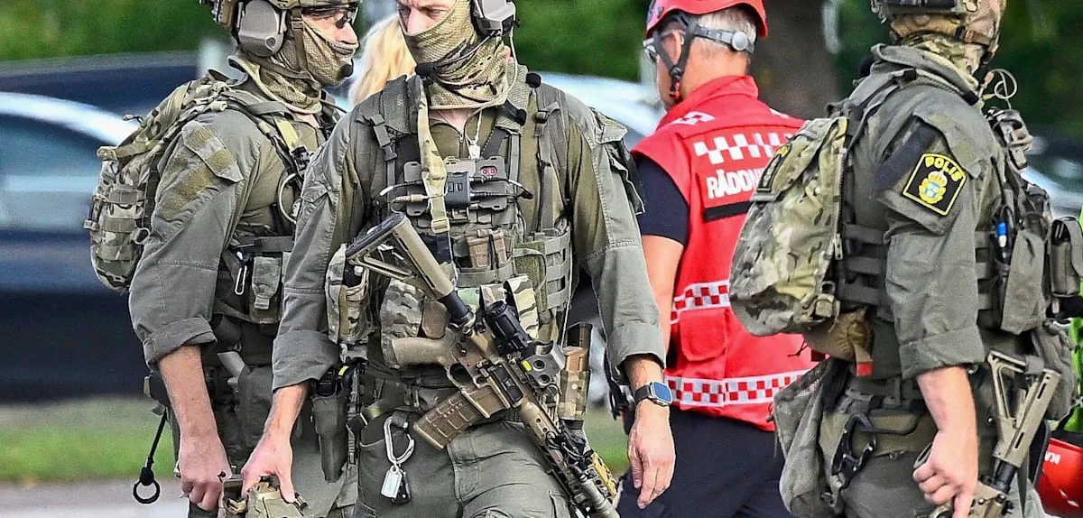 „Ganzer Arm war voller Blut“ – mindestens zwei Schwerverletzte nach Schwert-Attacke an Schule