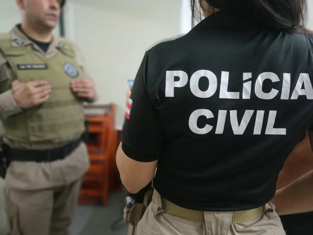 Lojas de celulares são alvo de fiscalização da PC em Feira de Santana
